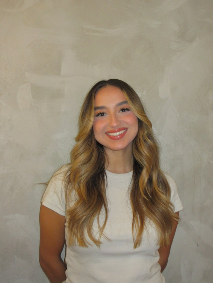 Alejandra "Alé"